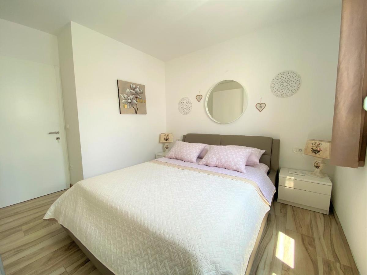 Lux Apartment Sea Shell With Jacuzzi Макарска Экстерьер фото